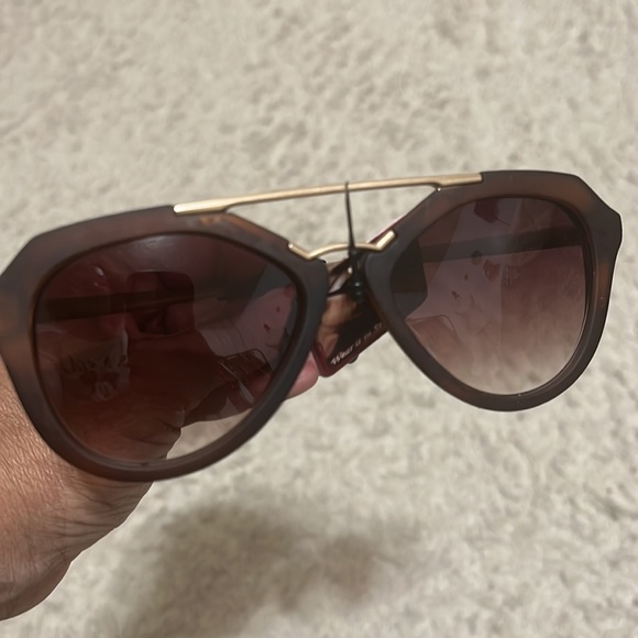 Brown Mat Frame Fashion Sunglasses w/Gold Hardware - Picture 5 of 5